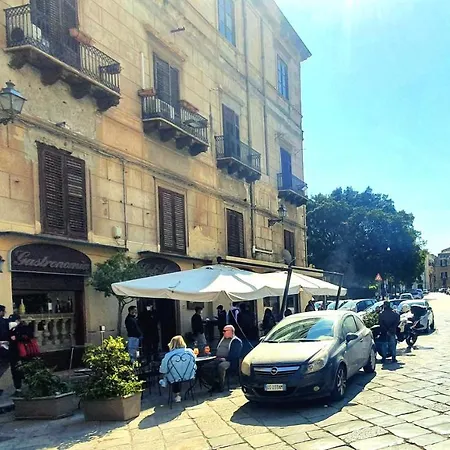 Maison d'hôtes Garibaldi 29 - Piazza Marina A - In Pieno Centro. 4*